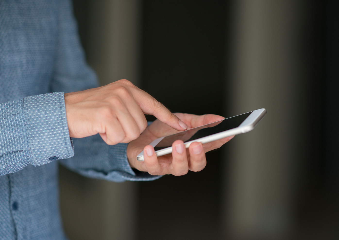 Man using cell phone